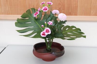 茶華道部の生け花、見事です！